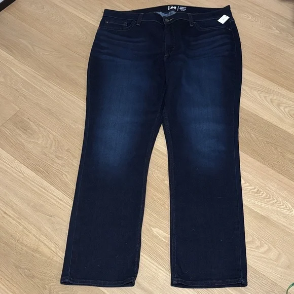 LEE (18) Legendary Mid Rise Straight Leg Jeans Dark Blue Stretch - Size 18 - Picture 5 of 15
